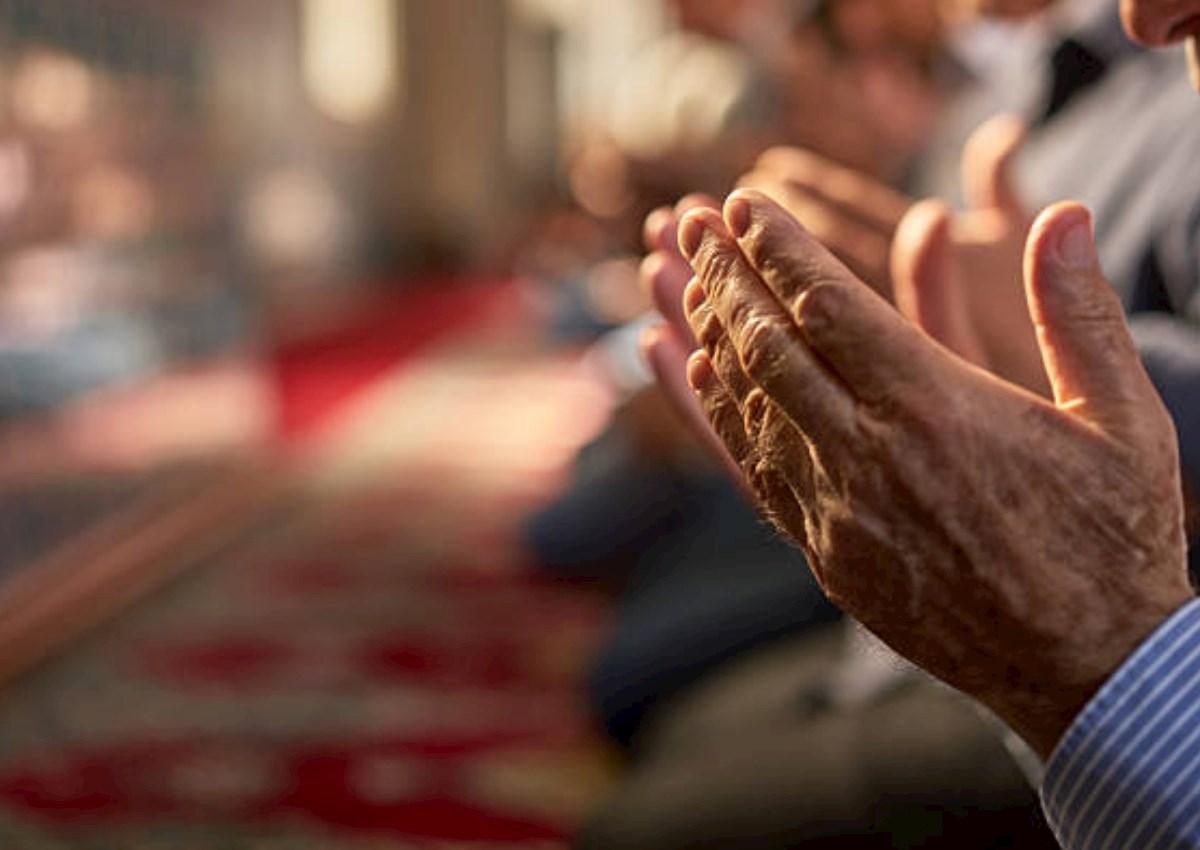 Bakıda yeni pul qazanmaq üsulu — Ödəniş et, yerinə namaz qılım