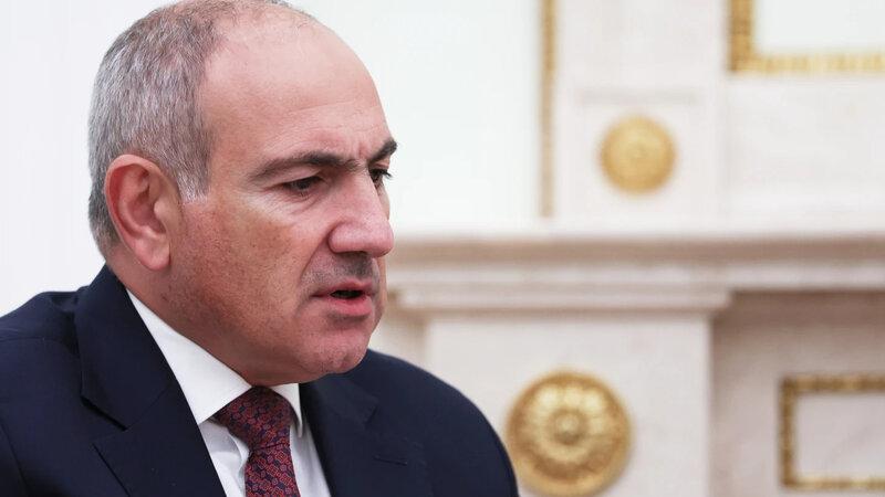 Paşinyan İrəvanda Türkiyə bayrağının yandırılmasını pislədi