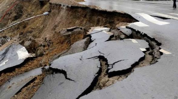 Qobustanda torpaq uçqunu oldu: ölən var