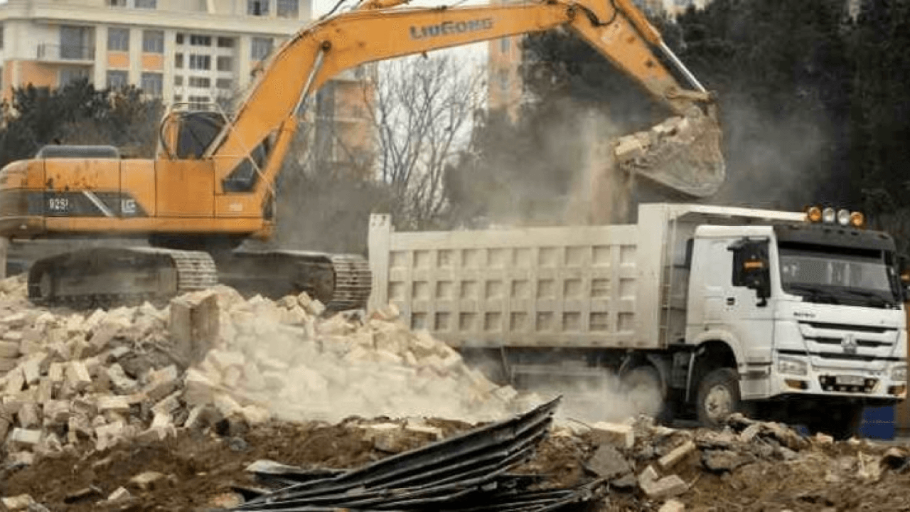 Bakıda evlər SÖKÜLÜR - Kimlərə pul, kimlərə mənzil veriləcək?