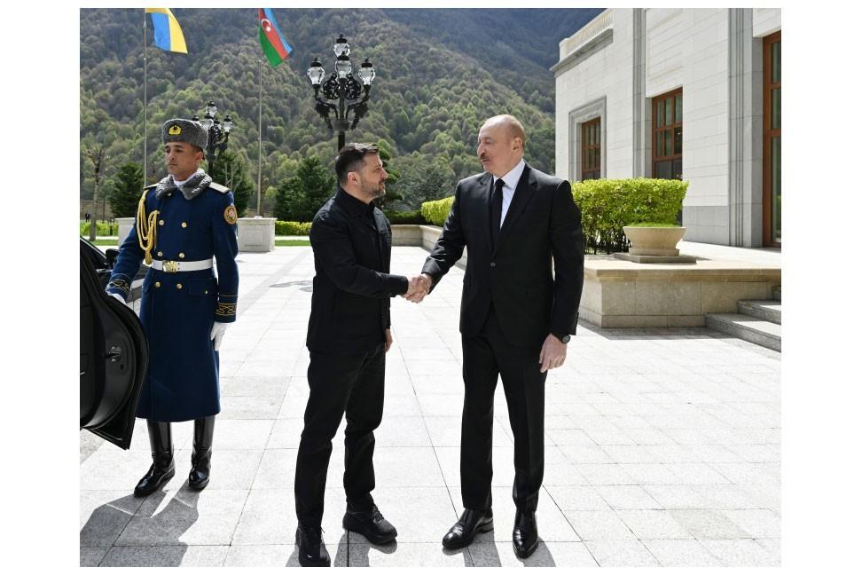 Ukrayna Prezidenti Volodimir Zelenski Azərbaycana gəlib - FOTOLAR