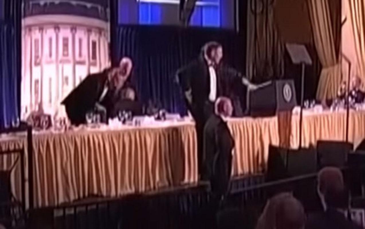 Trampın olduğu tədbirdə atışma- Anbaan video