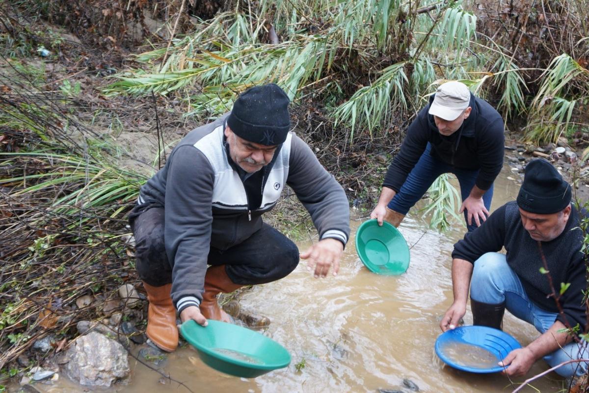 Yerdə tapılır: qramı 17 min manatdır