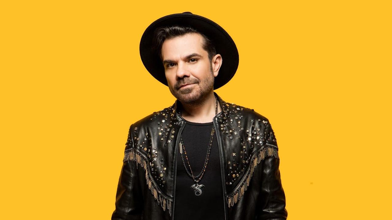 Kenan Doğulu yanan villasını satışa çıxartdı