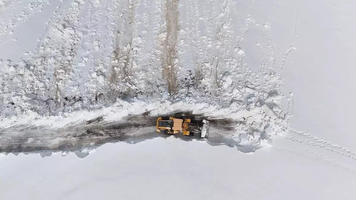 Aprel ayında dörd metr qar yağdı