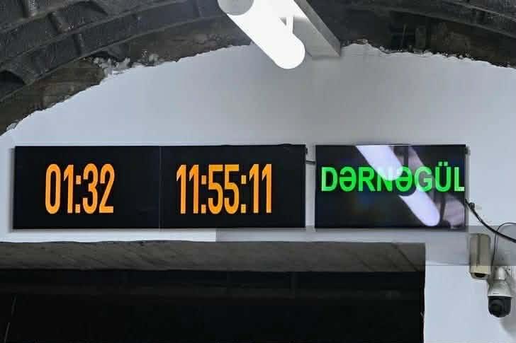 Bakı metrosunda dəqiqələr nəyi göstərir?