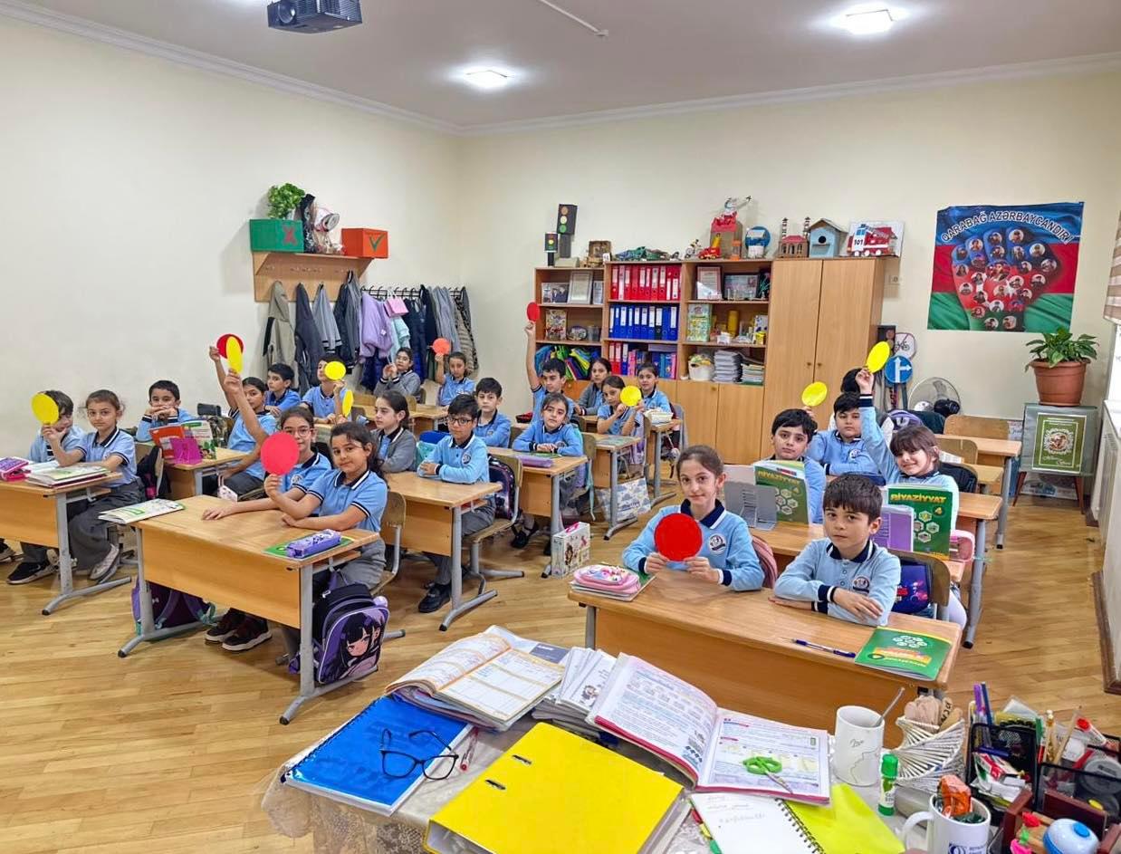 Şagirdlərin davranışları qiymətləndirilir - Onlara kartlar verilir