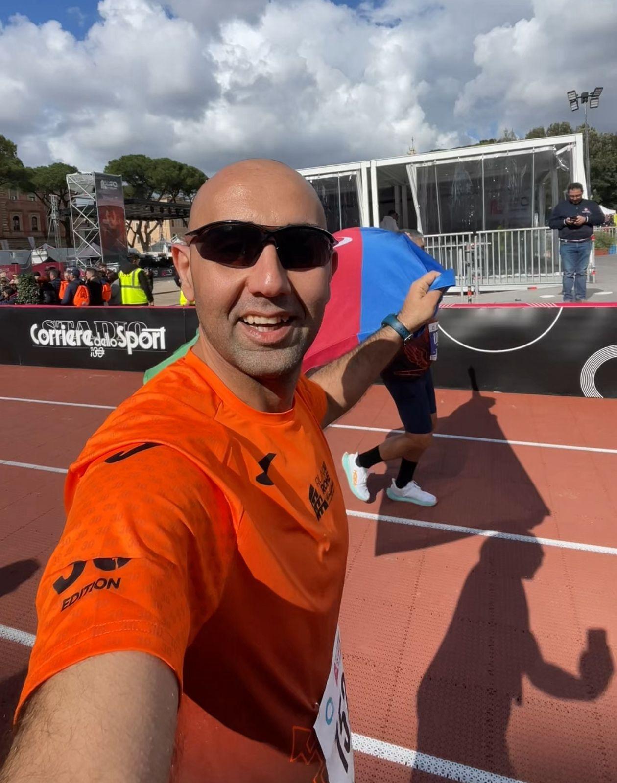 Bakı küçələrində 42 km: Ayaz Mirzəyev yeni rekorda doğru