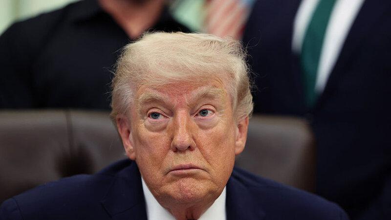 Tramp Ukrayna səfirini geri çağırır