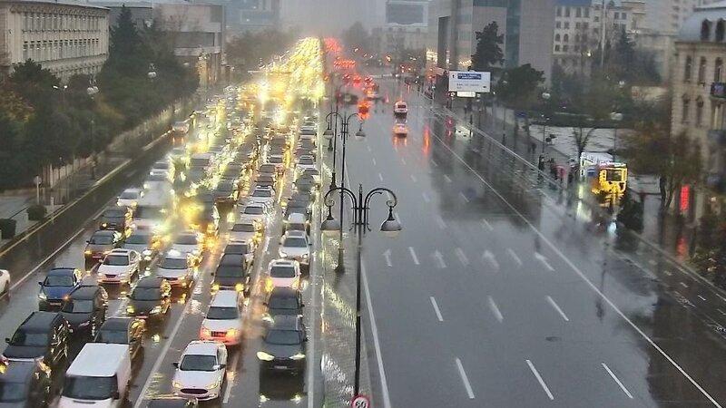 Bu yollarda tıxac var - SİYAHI