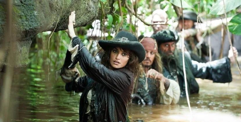 Aktrisa tanınmaz dərəcədə necə dəyişib? - FOTOLAR