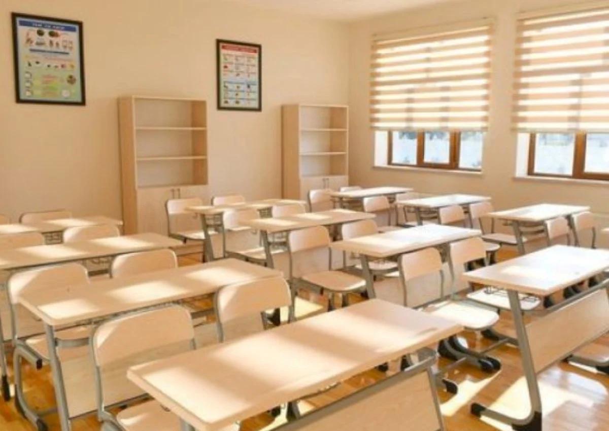 Müəllimin şagirdlərə rəqsi müzakirə yaratdı— VİDEO