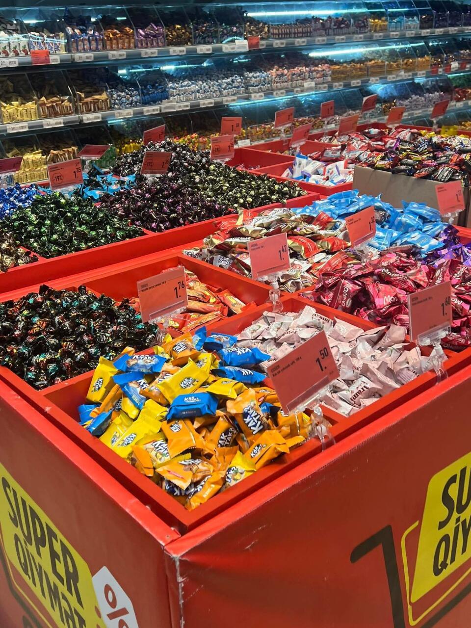 Marketdə alıcıları çaşdıran qiymət oyunu - Etiketlərə diqqət