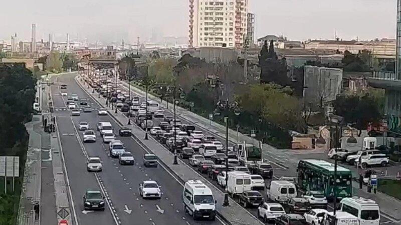 Bakının bir sıra yollarında tıxac var - SİYAHI