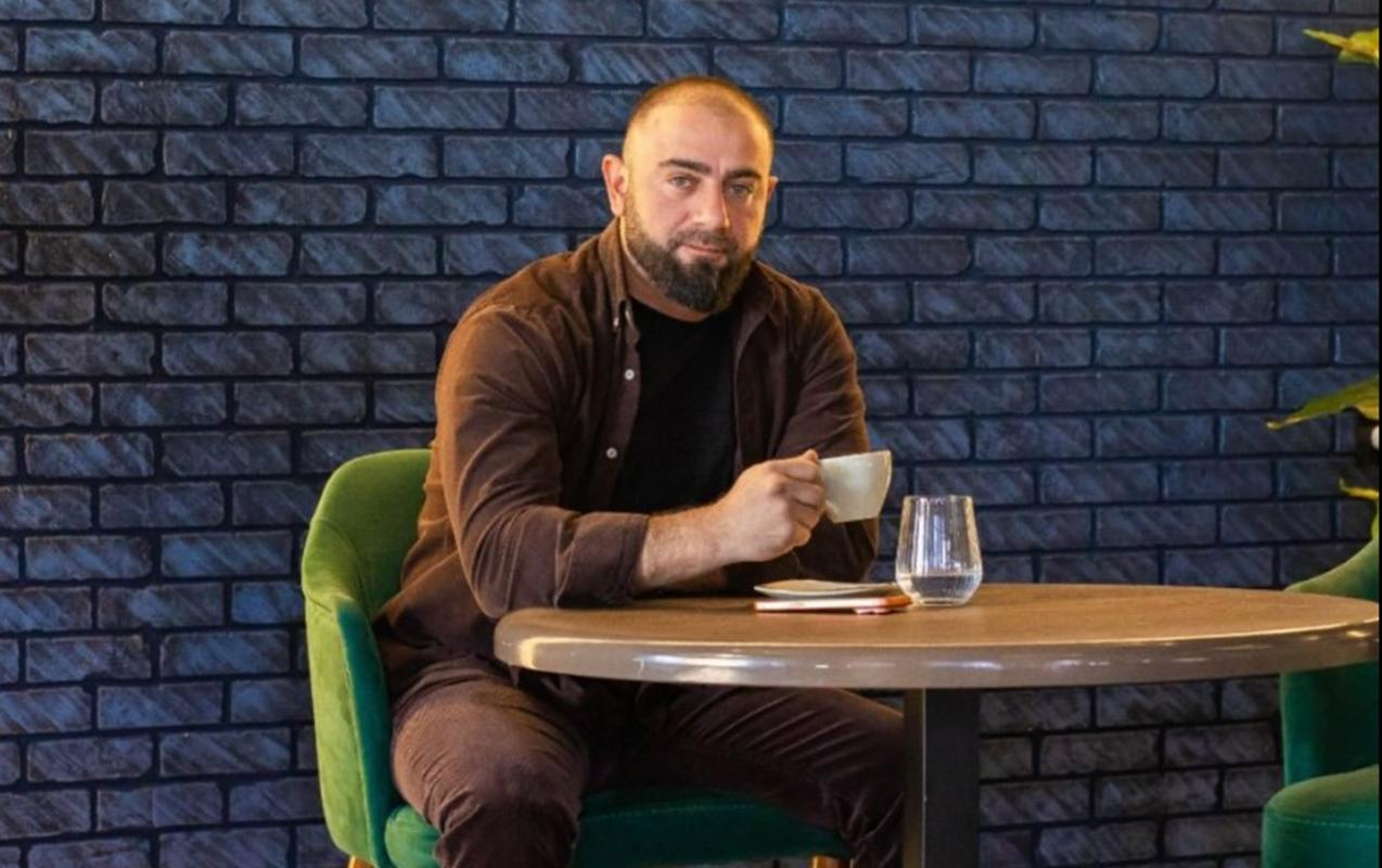 İş adamı restorandan çıxarkən güllələndi - FOTO
