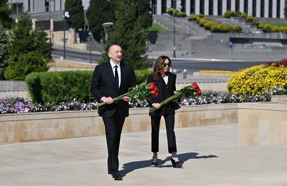 İlham Əliyev və birinci xanım Həzi Aslanovun məzarını ziyarət etdi - FOTOLAR
