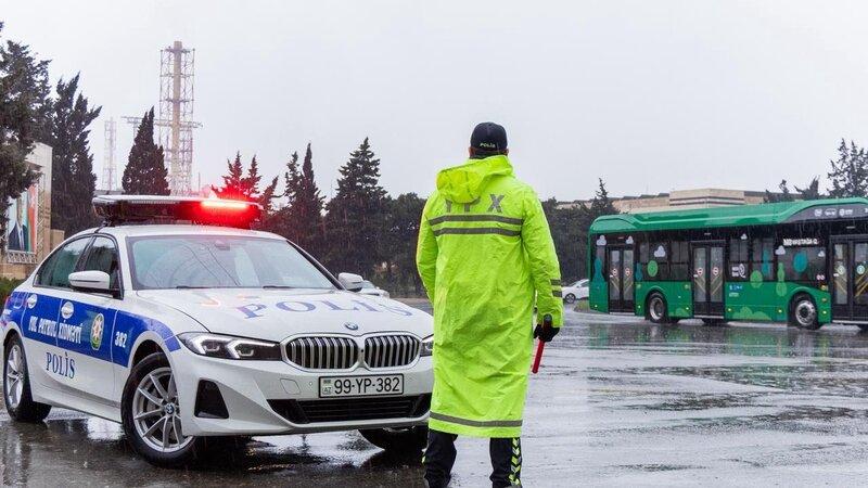 Bakıda motosiklet yerüstü piyada keçidinə çırpıldı, sürücü öldü
