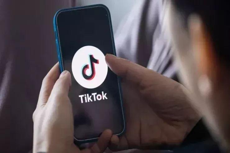 "TikTok"da canlı açıb söyüş söyən 3 dost HƏBS OLUNDU