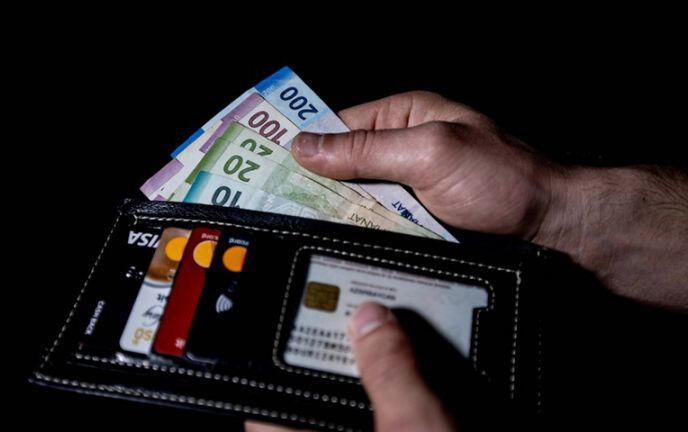 Orta aylıq əməkhaqqı 1100 manatı KEÇDİ