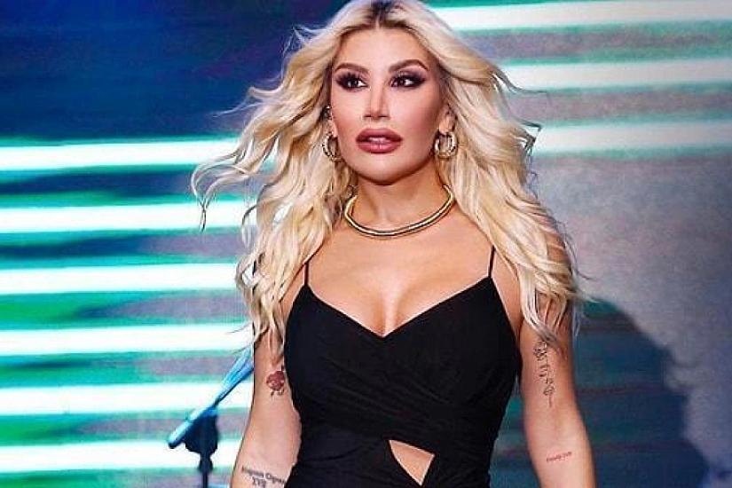 Məşhur müğənni illərdir gizlətdiyi xəstəliyini açıqladı