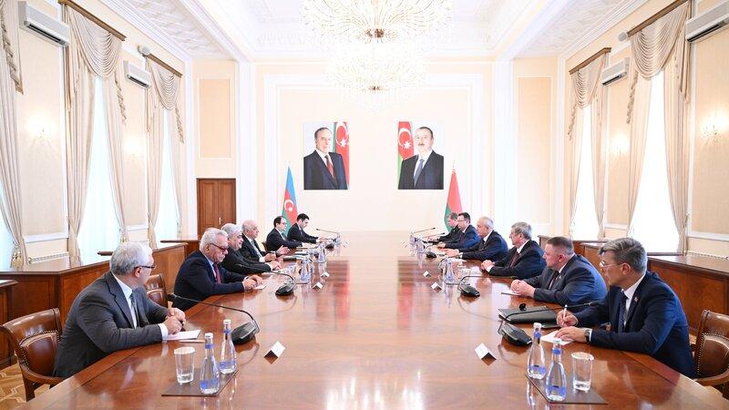 Əli Əsədov Belarus Milli Assambleyası Nümayəndələr Palatasının sədri ilə görüşdü