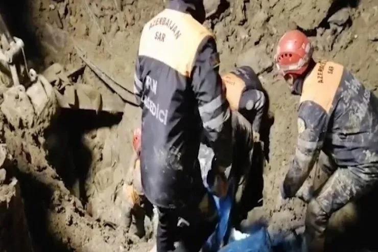 Şəmkirdə iki nəfər torpaq uçqununun altında qaldı