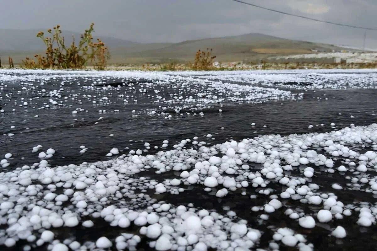 Bəzi ərazilərə dolu düşdü