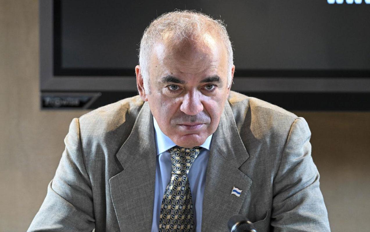 Kasparov beynəlxalq axtarışa verildi