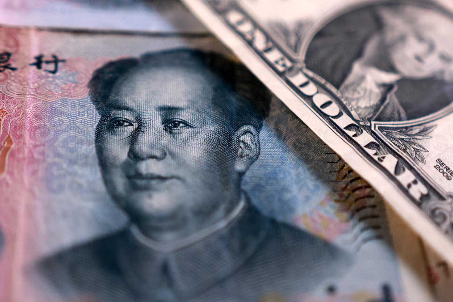 Yuanda rekord addım: dolları geridə qoyur