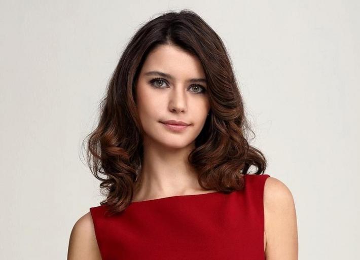 Beren Saat zorakılıq səhnələrini tənqid etdi