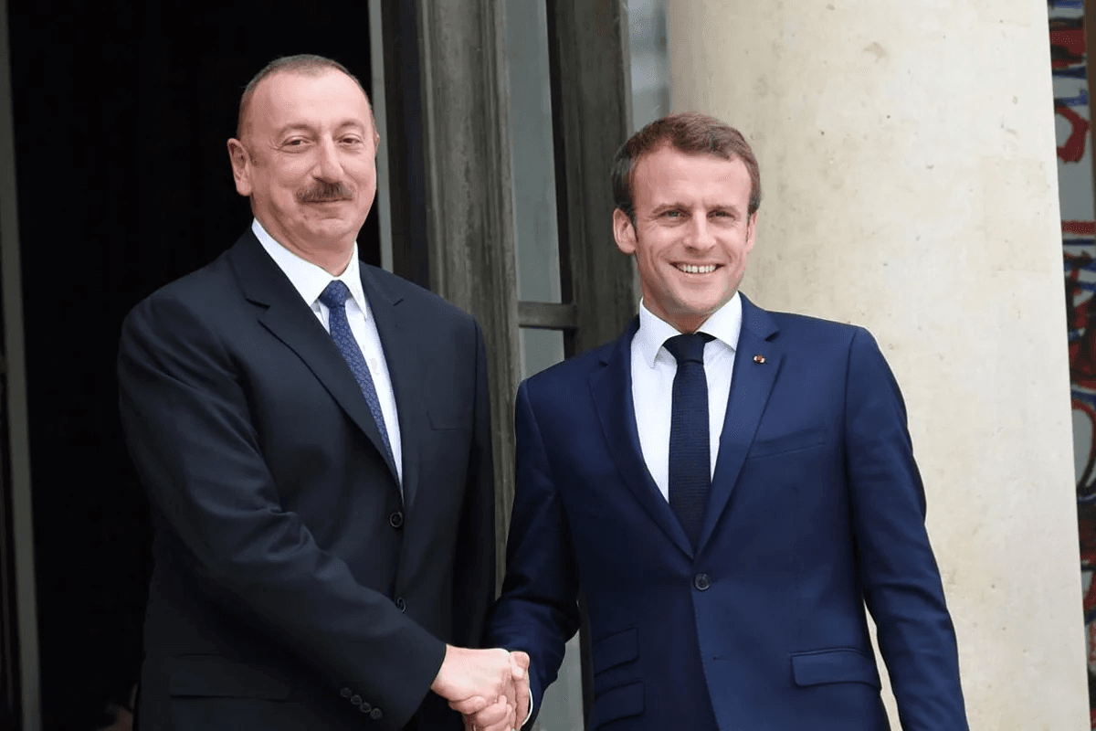 Makron: Azərbaycan xalqına sülh və firavanlıq arzulayıram!