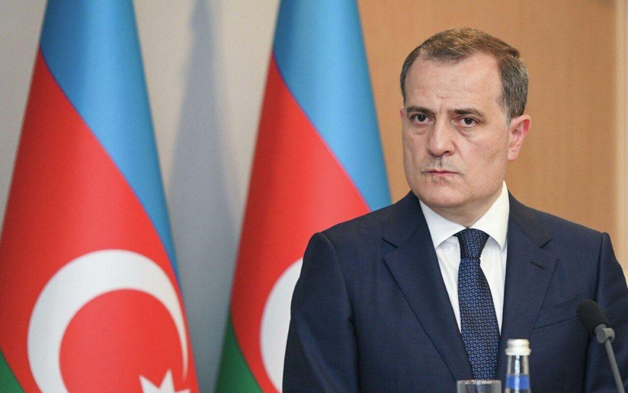 Ceyhun Bayramov pakistanlı həmkarı ilə müzakirələr apardı