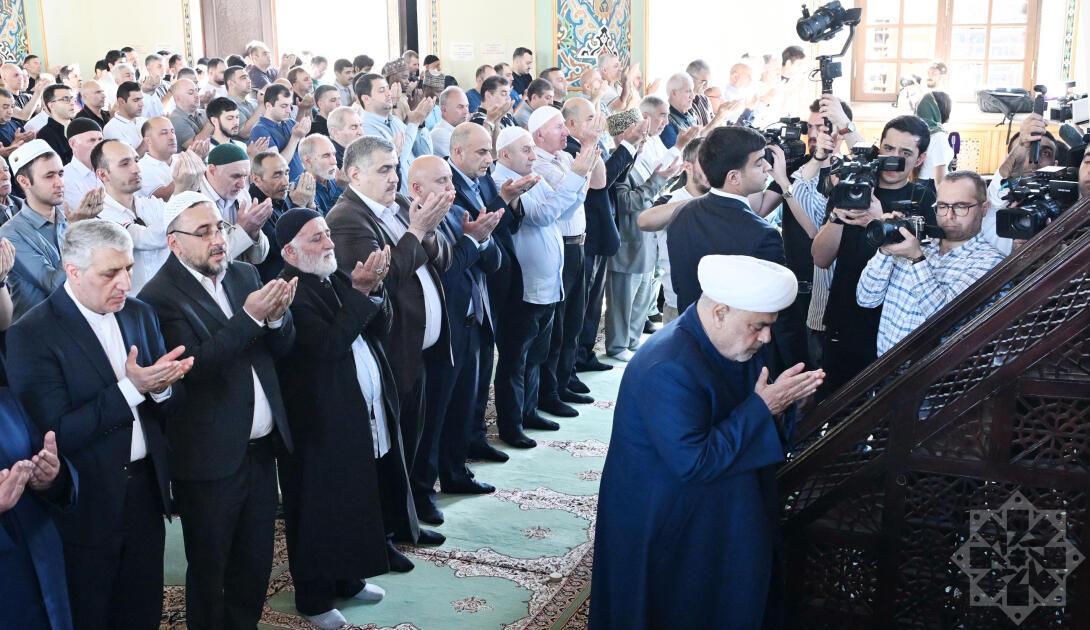Məscidlərdə bayram namazı qılındı - FOTO