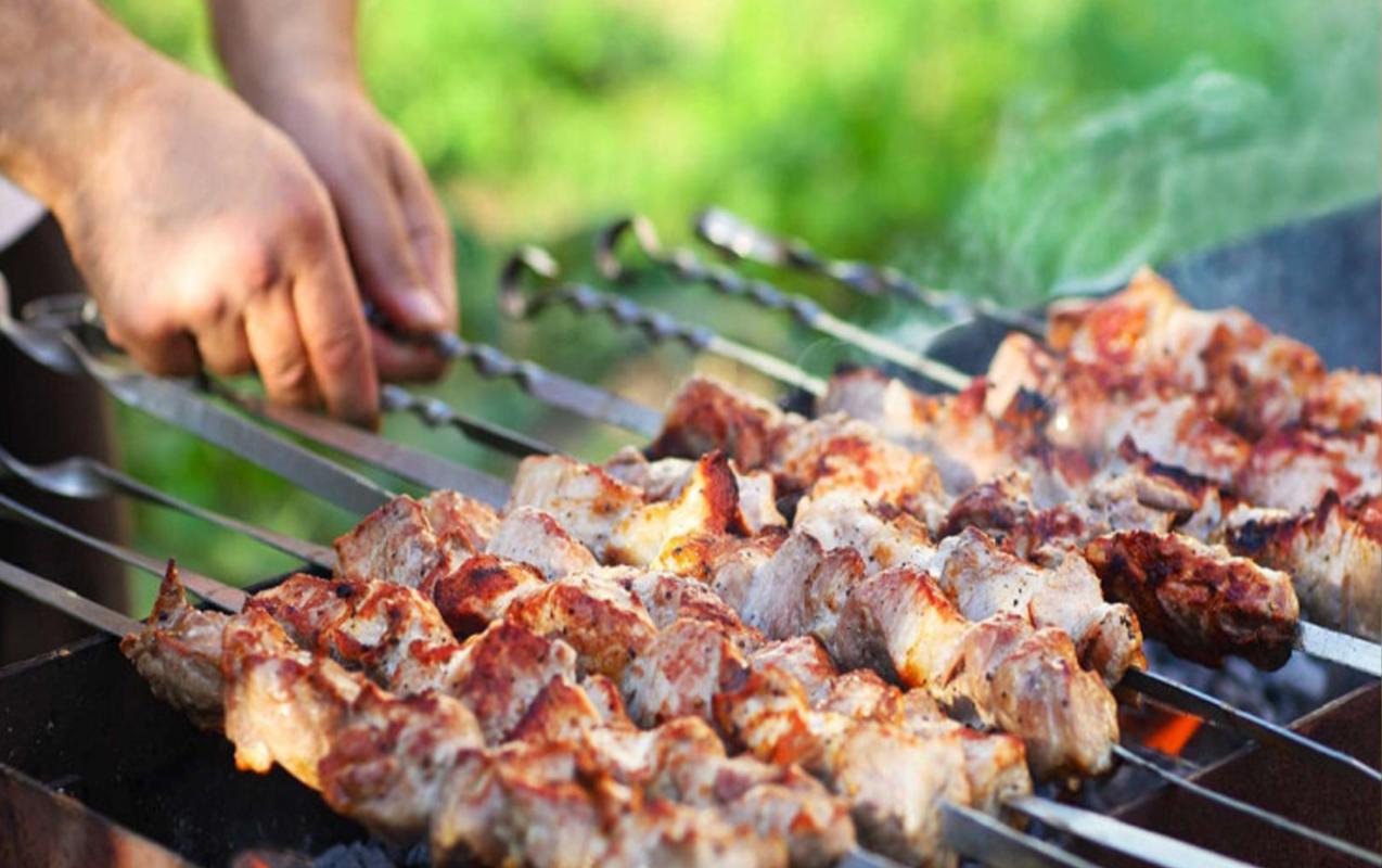 Bayram günü kabab bişirmək istədilər- Başlarına iş gəldi