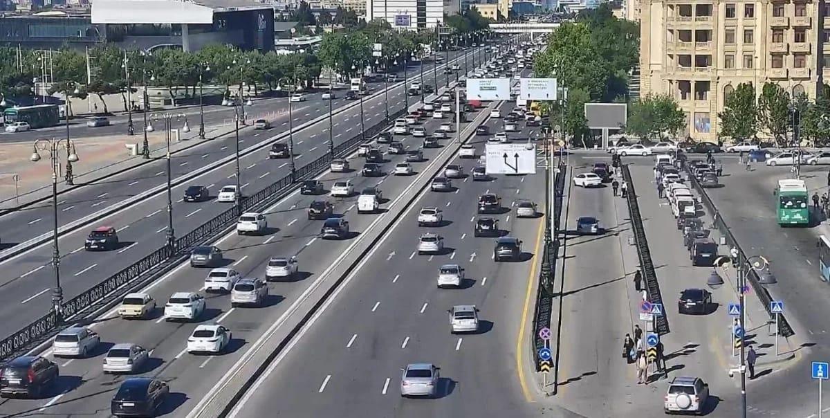 Bu yollarda tıxac var - SİYAHI