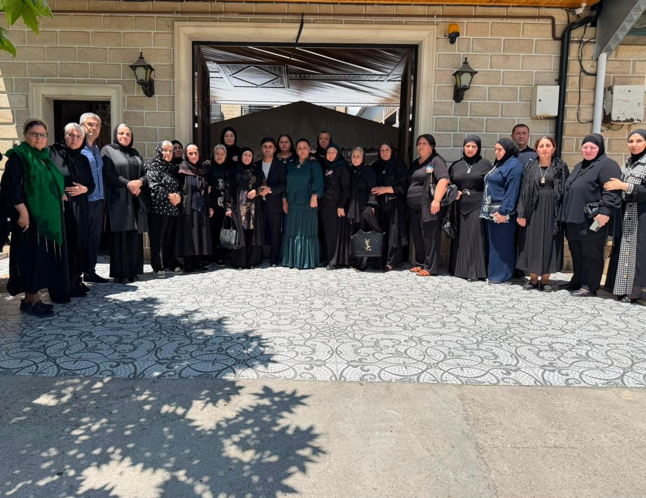 Şəhid anaları Mirələm Mirələmovun acısını bölüşmək üçün yanında oldular – VİDEO, FOTO