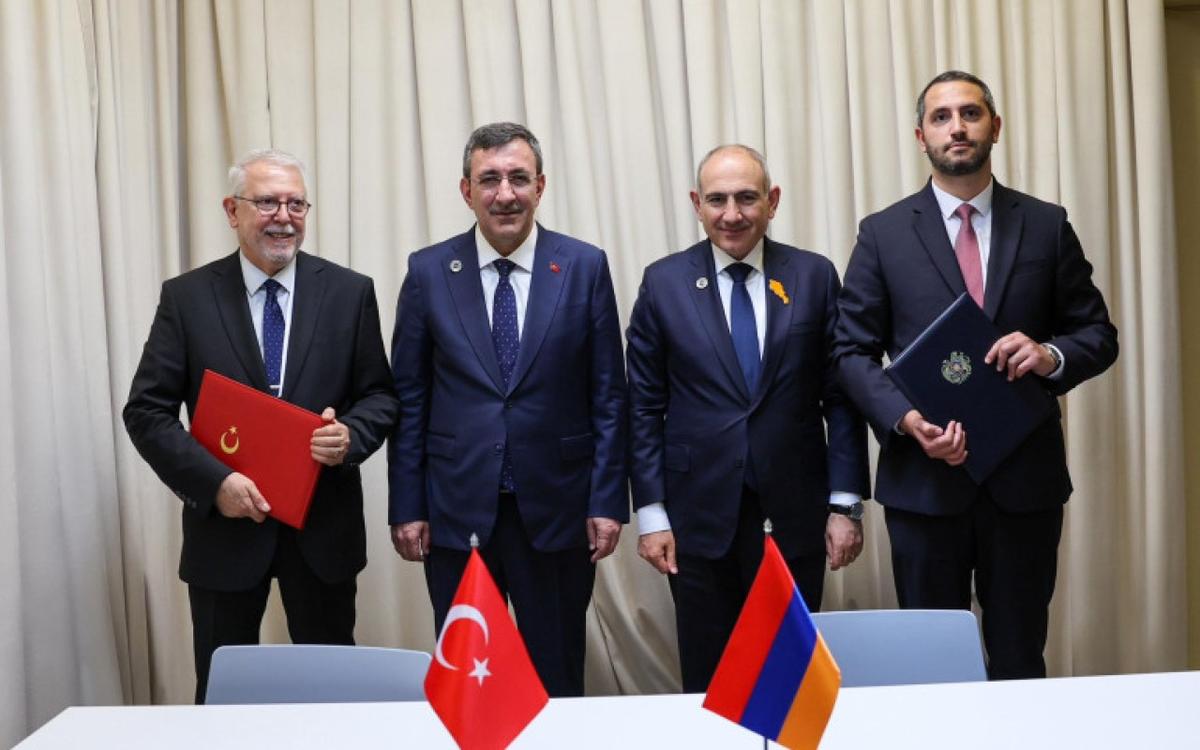 Türkiyə və Ermənistan saziş imzaladı Türkiyə və Ermənistan saziş imzaladı