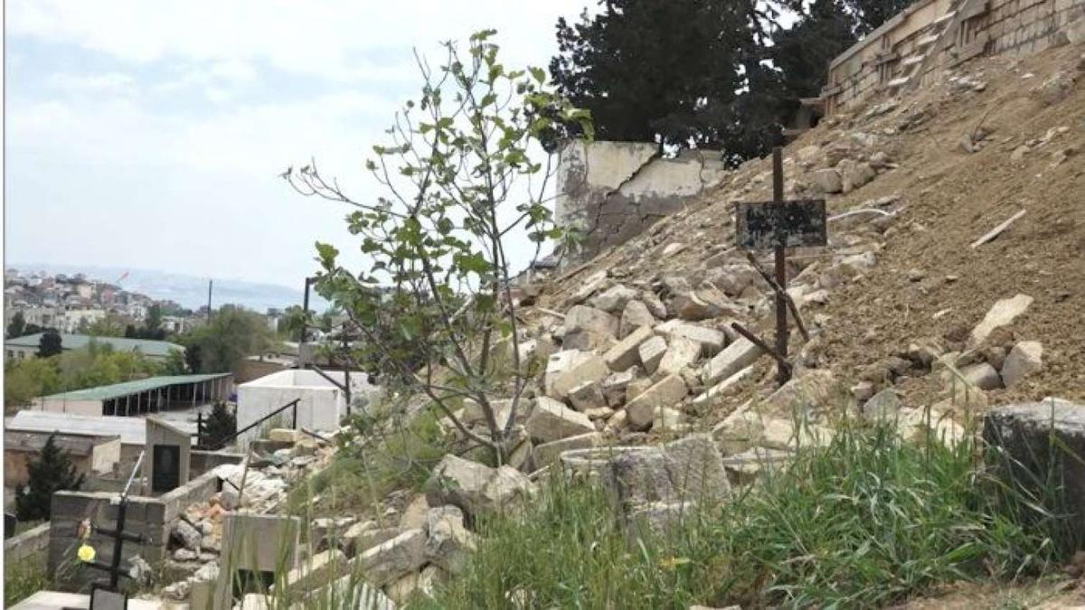 “Yaxşı, özünə ev tikirsən, bəs camaatın qəbri ilə nə işin var?” -Video