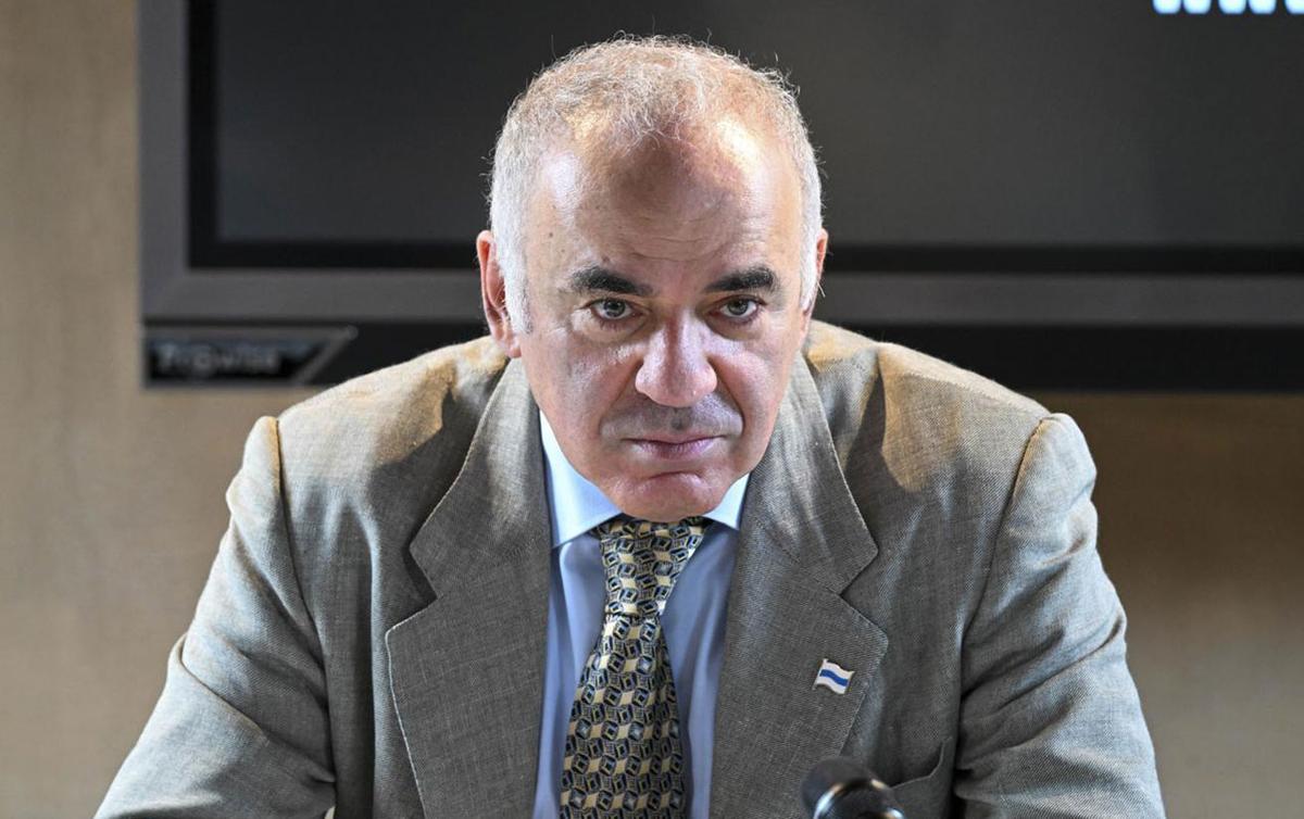 Kasparov beynəlxalq axtarışa verildi