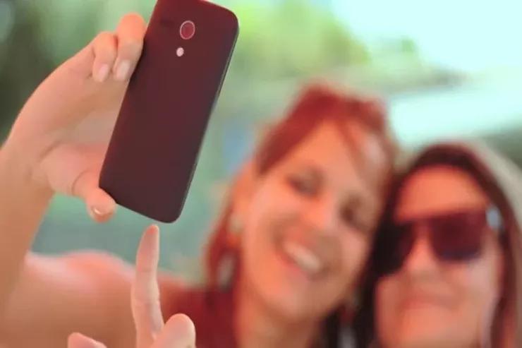 Selfi çəkərkən bu detalı gizlədin: səbəbi sizi təəccübləndirəcək Selfi çəkərkən bu detalı gizlədin: səbəbi sizi təəccübləndirəcək