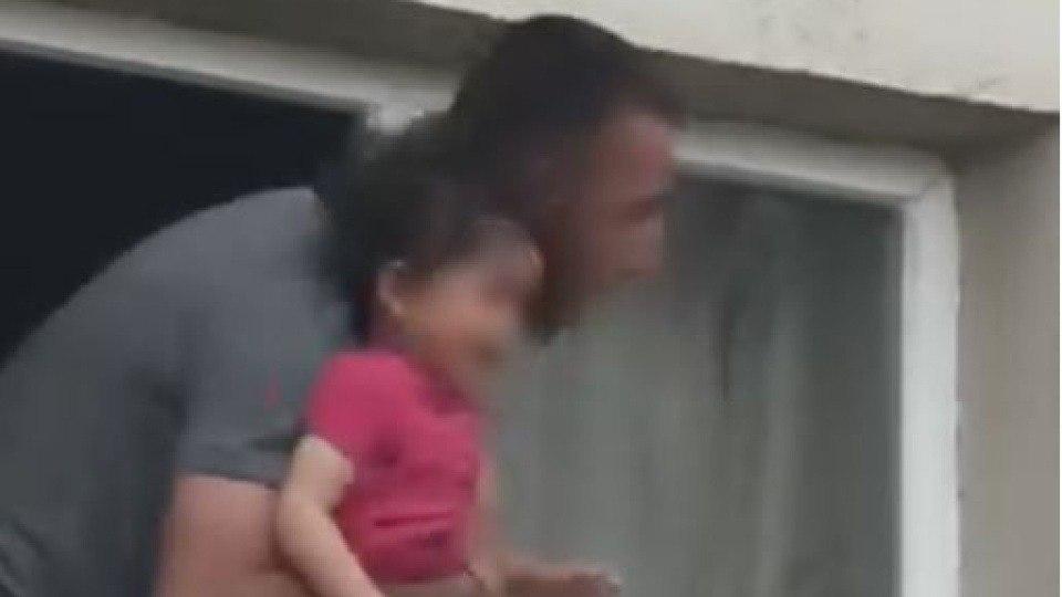 Türkiyədə ata 3 yaşlı qızını girov götürdü – FOTO Türkiyədə ata 3 yaşlı qızını girov götürdü – FOTO