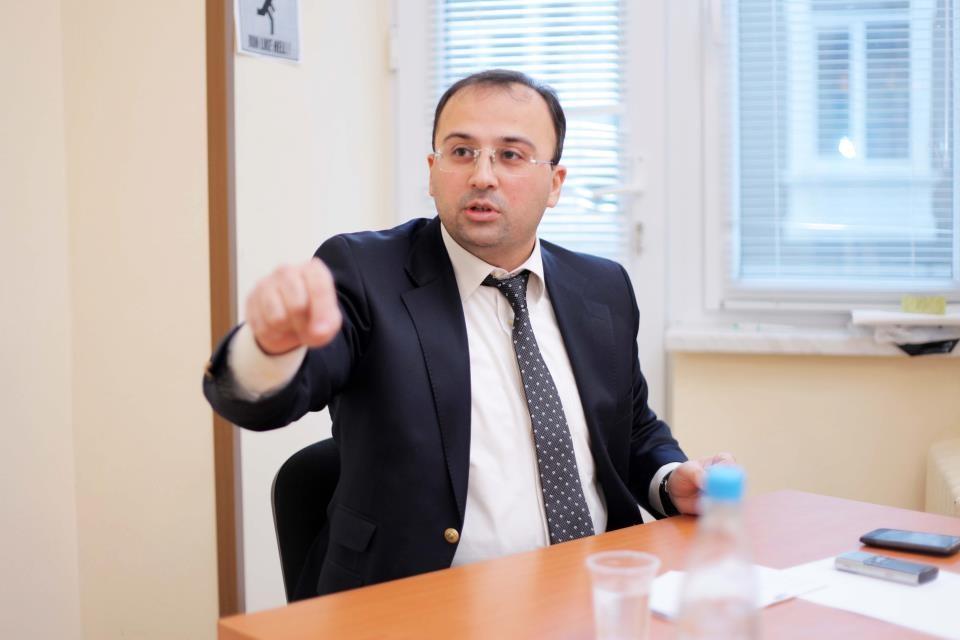 “Namaz qılmaq cənnətə getmək üçün deyil” – Elşad Miri