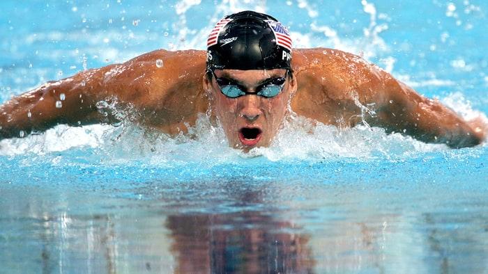 Olimpiya çempionu akulaya uduzub - Video Olimpiya çempionu akulaya uduzub - Video