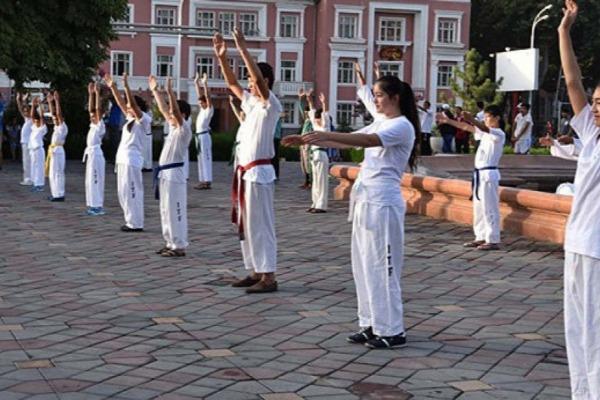 Bu ölkədə dövlət qulluqçuları hər gün gimnastika ilə məşğul olacaqlar Bu ölkədə dövlət qulluqçuları hər gün gimnastika ilə məşğul olacaqlar