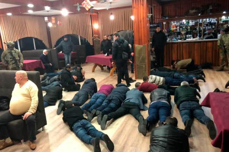 \"Lotu Quli\"nin ad günü münasibətilə keçirilən məclisə basqın - FOTOLAR \"Lotu Quli\"nin ad günü münasibətilə keçirilən məclisə basqın - FOTOLAR