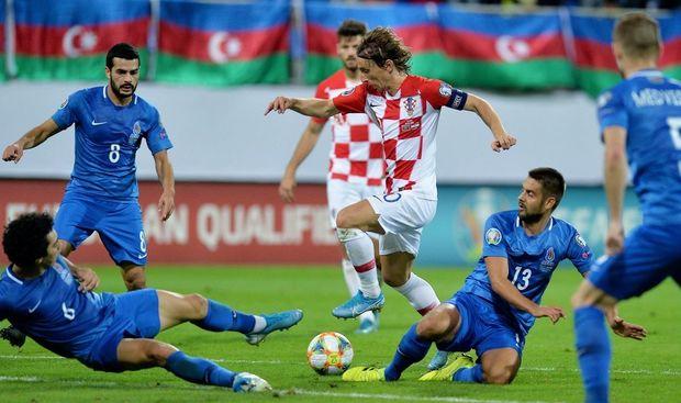 Dünyanın ən yaxşı futbolçusu Azərbaycanla oyunda zədələnib Dünyanın ən yaxşı futbolçusu Azərbaycanla oyunda zədələnib