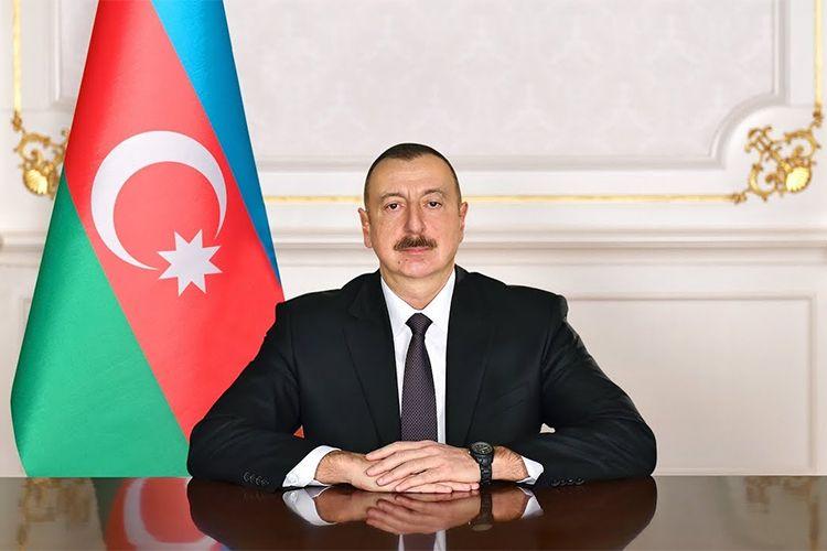 Prezident İlham Əliyev BDU-nun 100 illiyi münasibətilə keçirilən mərasimdə iştirak edir Prezident İlham Əliyev BDU-nun 100 illiyi münasibətilə keçirilən mərasimdə iştirak edir