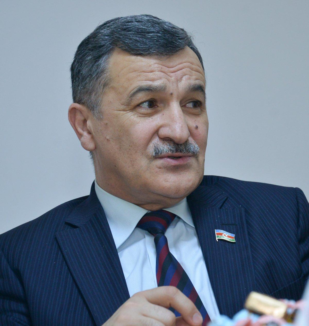 Seçicilər Aydın Mirzəzadəni yenə biabır edib, ərazidən qovdular - VİDEO Seçicilər Aydın Mirzəzadəni yenə biabır edib, ərazidən qovdular - VİDEO