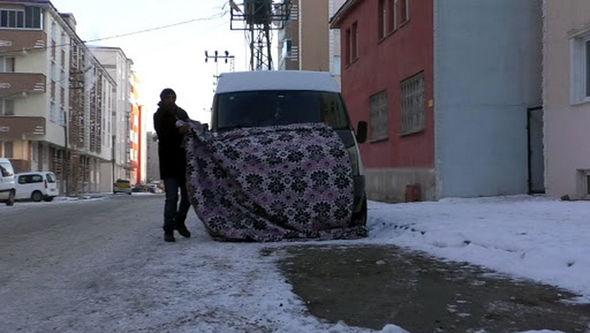 Maşınları soyuqdan qorumaq üçün maraqlı üsullar - FOTO Maşınları soyuqdan qorumaq üçün maraqlı üsullar - FOTO