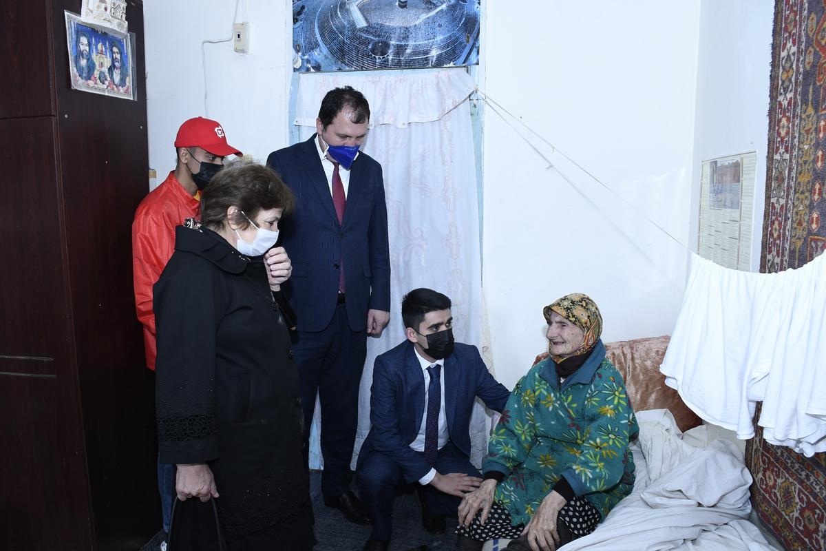 “Böyüklərimizi qoruyaq!” adlı aksiya uğurla davam etdirilir “Böyüklərimizi qoruyaq!” adlı aksiya uğurla davam etdirilir